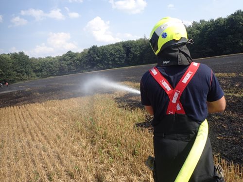 Rychlý zásah hasičů zabránil rozšíření ohně