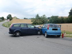 Při srážce dvou vozidel na Zlínsku došlo ke zranění šesti osob