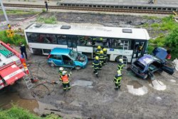 Taktické cvičení - nehoda linkového autobusu a dvou osobních vozidel v Dačicích