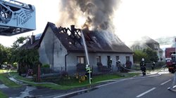 Plameny zachvátily střechu domu v Jílovém u Hodkovic nad Mohelkou