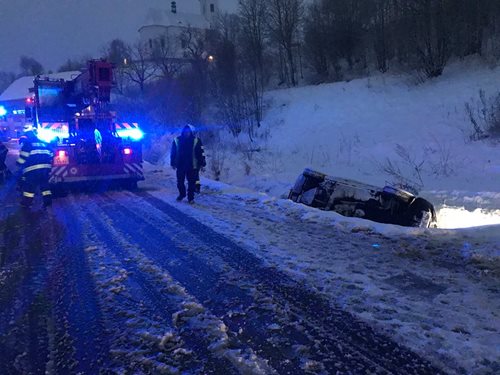 Hasiči Hanušovice časně ráno vyjeli k nehodě.