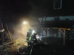 U požáru rodinného domu zasahovalo šest jednotek hasičů.