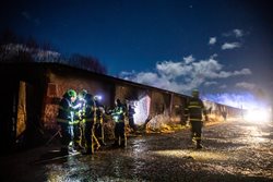 Při požáru kravína ve Zlaté Olešnici uhynulo na 150 jalovic