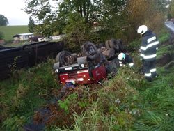 Tatra se převrátila na střechu