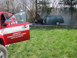 Dobrovolní  hasiči obce Halenkov zasahovali při požáru automobilu 