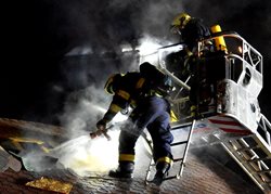 V Ostrově hořela střecha rodinného domu