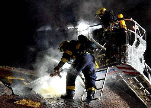 V Ostrově hořela střecha rodinného domu