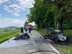 Tragická nehoda s následným požárem poblíž Kunic