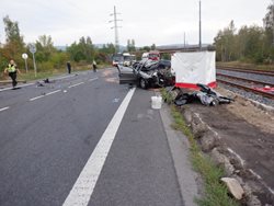Dopravní nehoda nákladního a dvou osobních vozidel