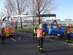 Auto v ostravském kolejišti vytahoval nový Omars
