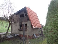Při požáru chatky hasiči objevili mužské tělo