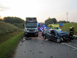 Nehoda osobního vozu s nákladním zkomplikovala dopravu na Uherskohradišťsku