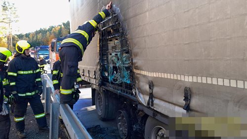 Rychlá reakce zachránila kamion: Požár na dálnici uhasili dělníci
