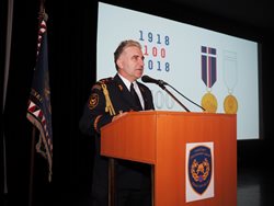 FOTOGALERIE Generální ředitel HZS ČR předal medaile ke sto letům státnosti