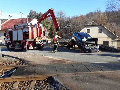 Ke srážce vlaku a automobilu vyjely čtyři jednotky