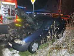 Dva víkendové noční požáry osobních automobilů v Moravskoslezském kraji 