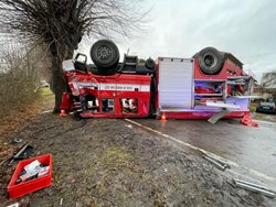 Hasiči zranění při dopravní nehodě 