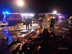 V Plané - Karlíně na Tachovsku hořelo ve firmě zpracovávající odpad