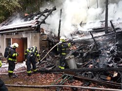 Hasiči zasahovali u požáru v obci Košťálov