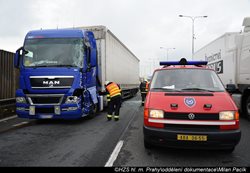 Při nehodě na Jižní spojce v Praze došlo ke zranění jedné osoby