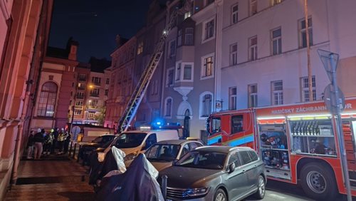 Požár v domě ohrozil obyvatele i zasahující