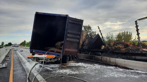 Tragická srážka kamionů si vyžádala dva lidské životy