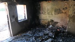 Hasiči v noci zasahovali u požáru rodinného domu v Uherském Ostrohu.