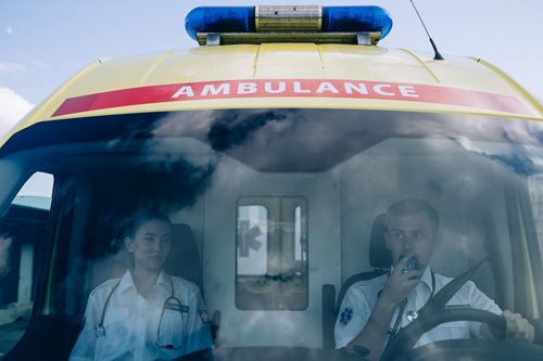 Hloupý žert vystavil seniorku šoku a záchranáře zbytečné cestě