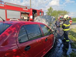 V Ševětíně shořelo osobní auto