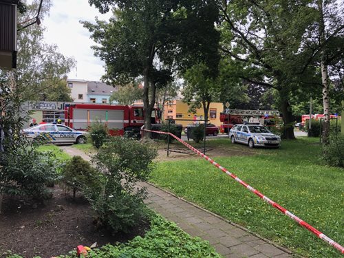 Požár bytu se zraněním osob a evakuací 