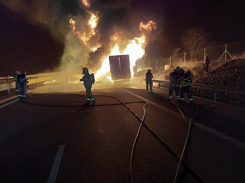 Požár návěsu zablokoval dálnici