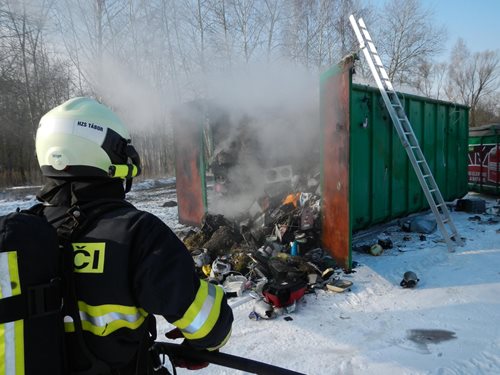 Ve Veselí nad Lužnicí hořel velkoobjemový kontejner
