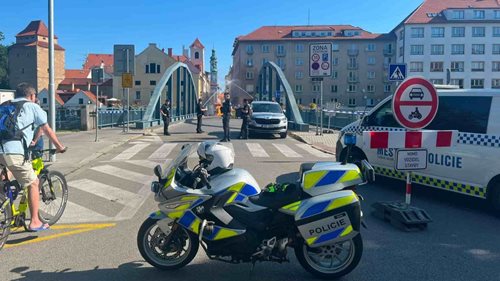 Poškozená plynová přípojka způsobila požár. Zraněného muže převezli do nemocnice