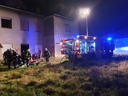 Tragický požár neobydleného bytového domu v Kvítkovicích u Otrokovic