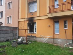 Požár bytového domu způsobil škodu za jeden a půl milionu