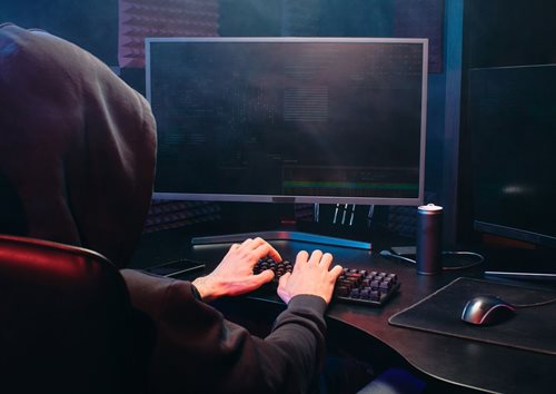 Během dvou týdnů přišli o více než dva miliony. Podvodníci našli nový způsob, jak získat důvěru obětí