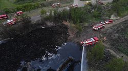 Unikátní metoda hašení urychlila likvidaci požáru skládky pneumatik