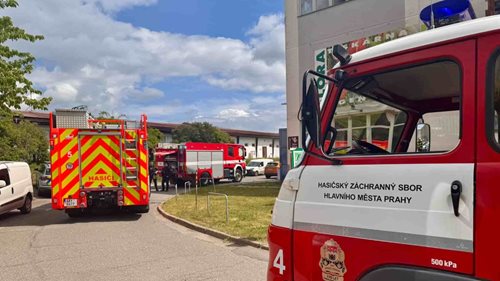 Požár rozvodny si vyžádal evakuaci stovky lidí