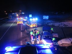 Nehoda nákladního a osobního automobilu  u města Napajedla na Zlínsku. Silnice byla tři hodiny zcela uzavřena.