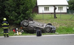 Dopravní nehoda na Vsetínsku značně omezila provoz na silnici 