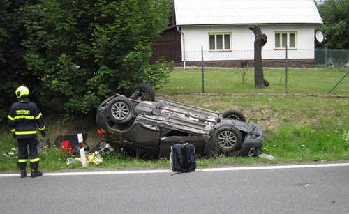 Dopravní nehoda na Vsetínsku značně omezila provoz na silnici 