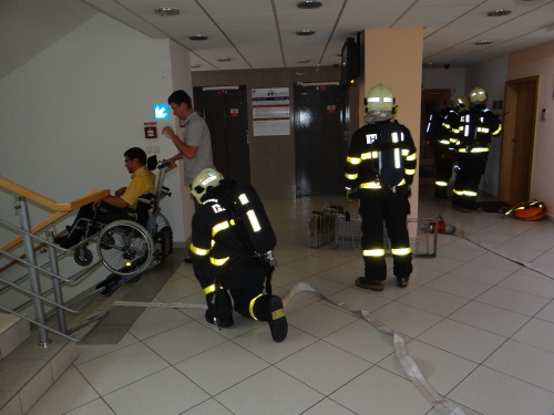 Simulovaný požár v budově krajského úřadu, evakuováno téměř 500 osob