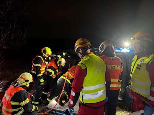 Vážná dopravní nehoda si vyžádala zásah všech složek IZS