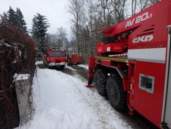 Čerstvý sníh řidiče překvapil, zvýšil se počet dopravních nehod