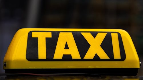 Taxikář utrpěl 13 bodných ran. Policisté ho našli včas a podle lékaře mu zachránili život