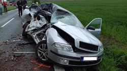 Srážka osobního a nákladního automobilu si vyžádala dva lidské životy