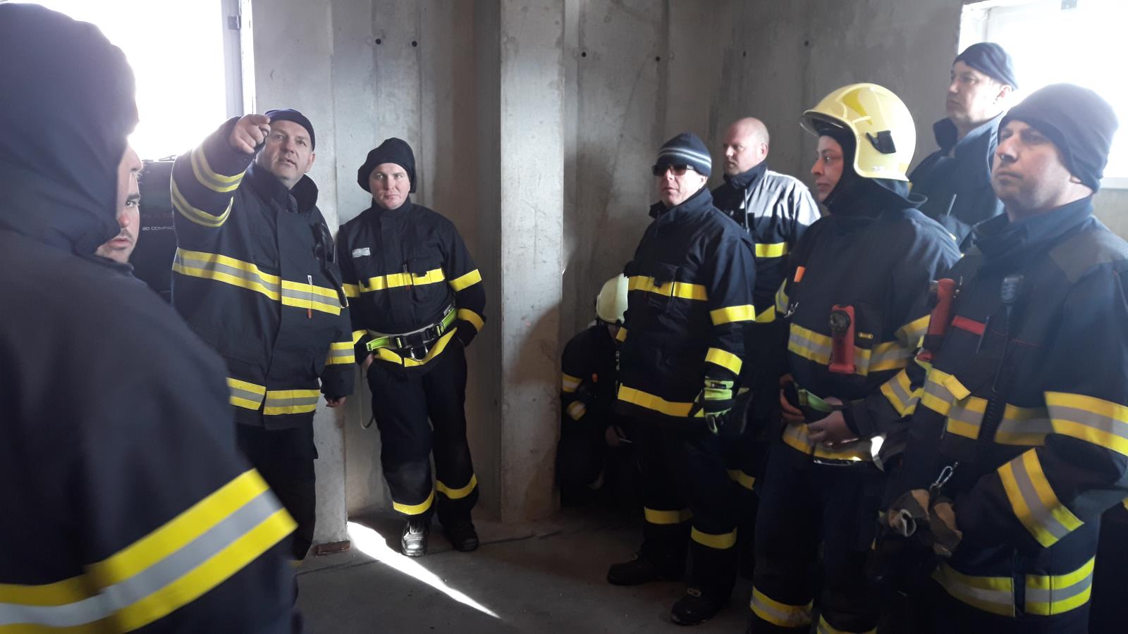 ee-(1).jpg ee-(1).jpg