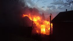 V Ostrově na Karlovarsku hořela zahradní chatka