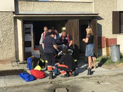 Olomoučtí hasiči zachraňovali ženu z úzké  šachty