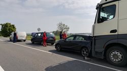 O víkendu likvidovali hasiči v Královéhradeckém kraji 8 požárů a zasahovali u 14 dopravních nehod